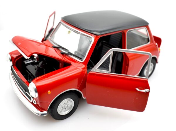 Modellino auto scala 1:24 Innocenti Mini Cooper MK3 1300 modellismo statico da collezione - Image 2