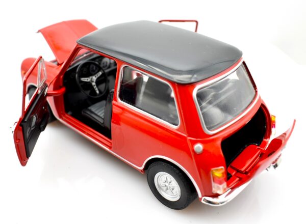 Modellino auto scala 1:24 Innocenti Mini Cooper MK3 1300 modellismo statico da collezione - Image 3