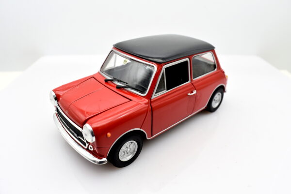 Modellino auto scala 1:24 Innocenti Mini Cooper MK3 1300 modellismo statico da collezione - Image 9