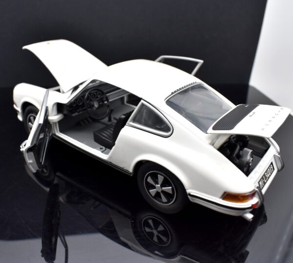 Modellino auto scala 1:24 Porsche 911 S 2.4 modellismo statico da collezione - Image 3