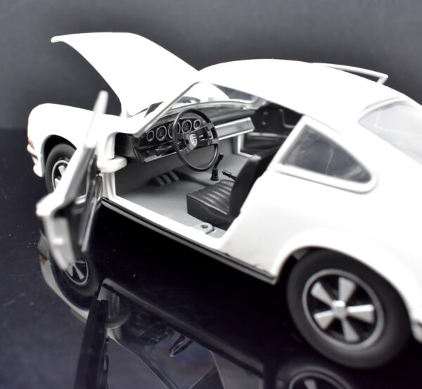 Modellino auto scala 1:24 Porsche 911 S 2.4 modellismo statico da collezione - Image 4