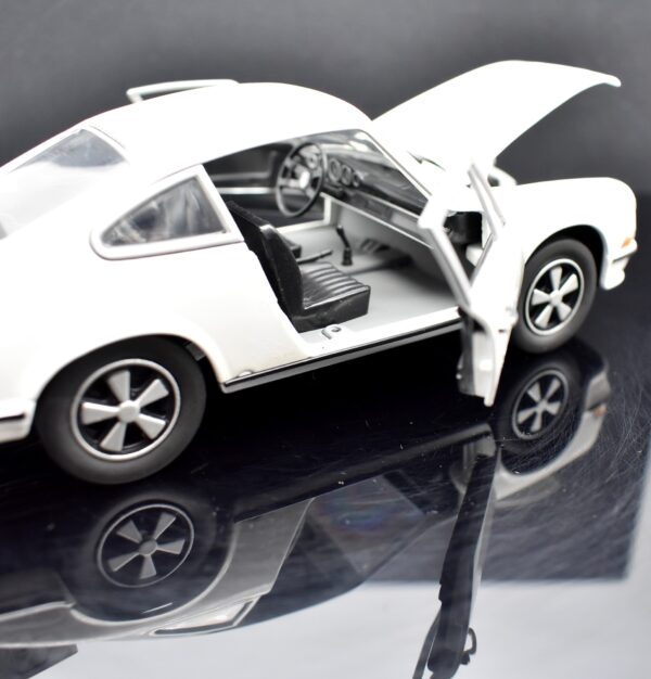 Modellino auto scala 1:24 Porsche 911 S 2.4 modellismo statico da collezione - Image 8