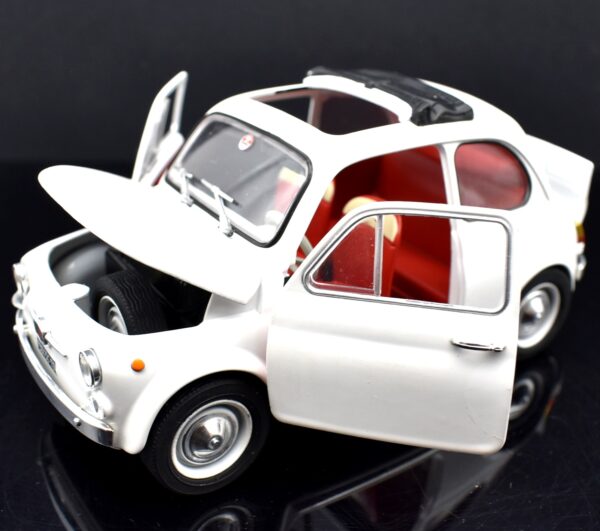 Modellino auto scala 1:24 Fiat 500 F modellismo statico da collezione
