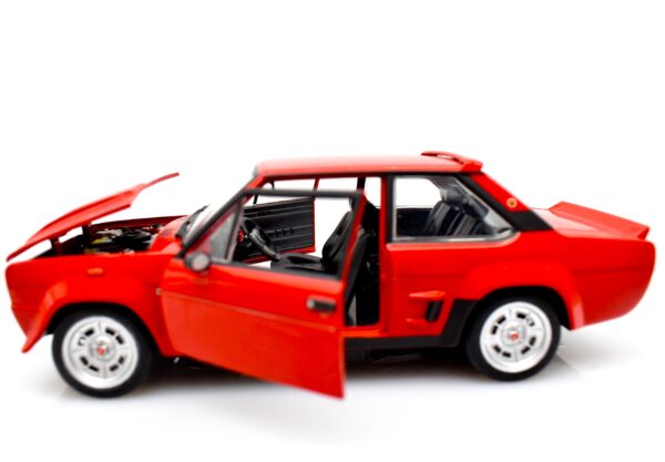 Modellino auto scala 1:24 Fiat 131 Abarth modellismo statico da collezione