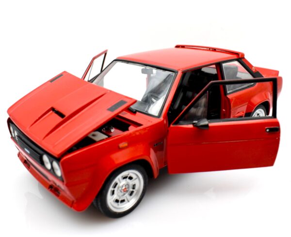 Modellino auto scala 1:24 Fiat 131 Abarth modellismo statico da collezione - Image 2