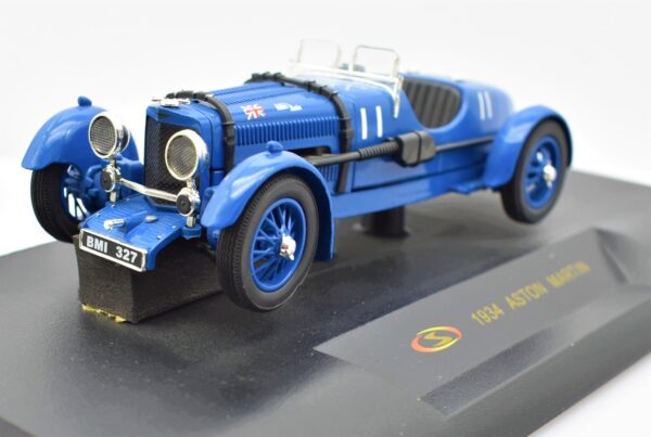 Modellino auto Aston Martin scala 1:32 diecast modellismo collezione epoca solido