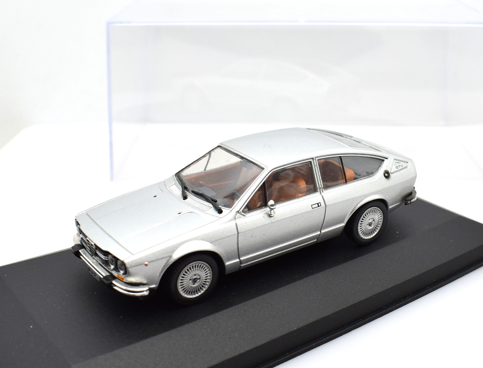 Modellino auto scala 1:43 Alfa Romeo Alfetta GTV 2000 modellismo statico da collezione - Image 2