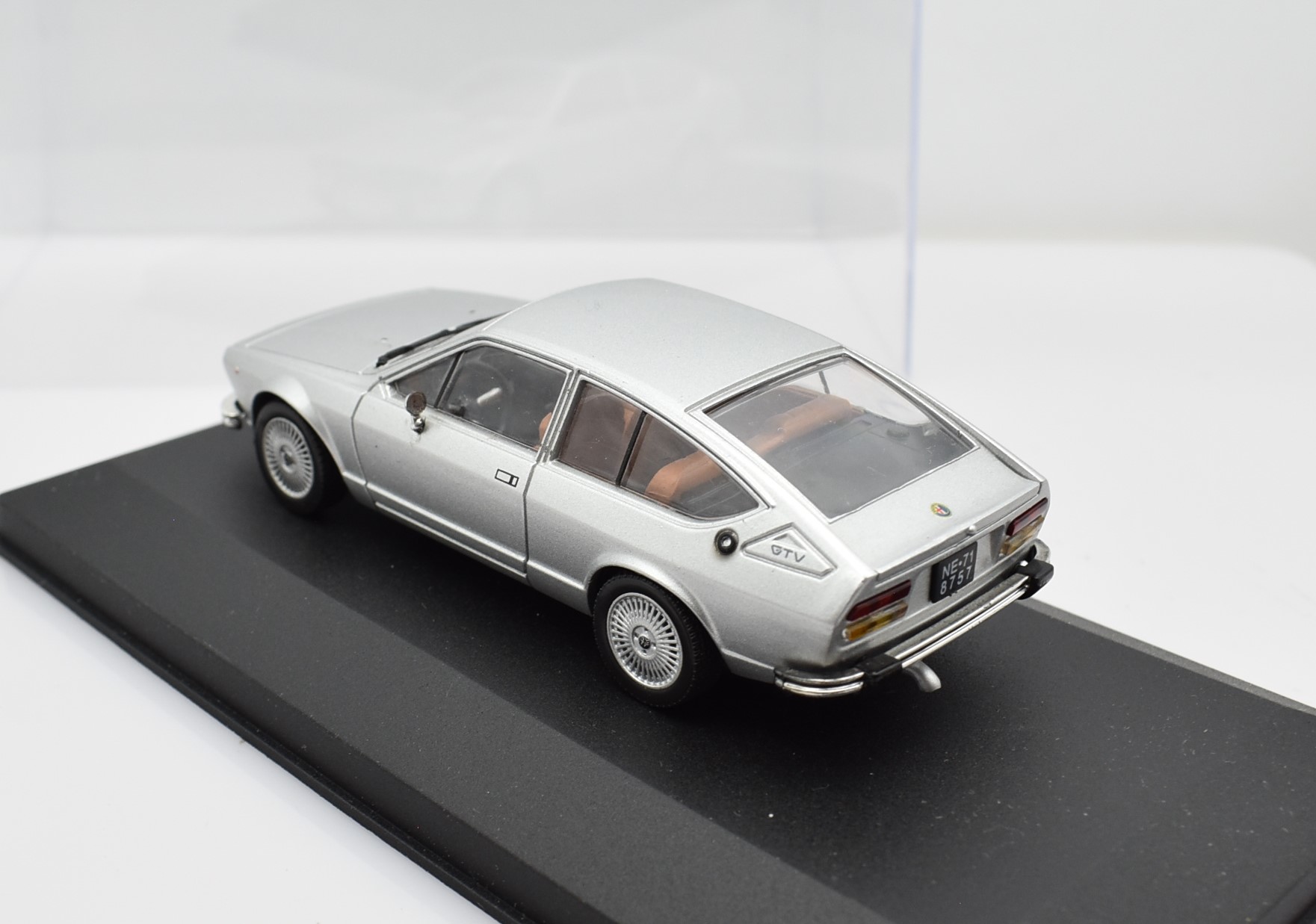 Modellino auto scala 1:43 Alfa Romeo Alfetta GTV 2000 modellismo statico da collezione - Image 3