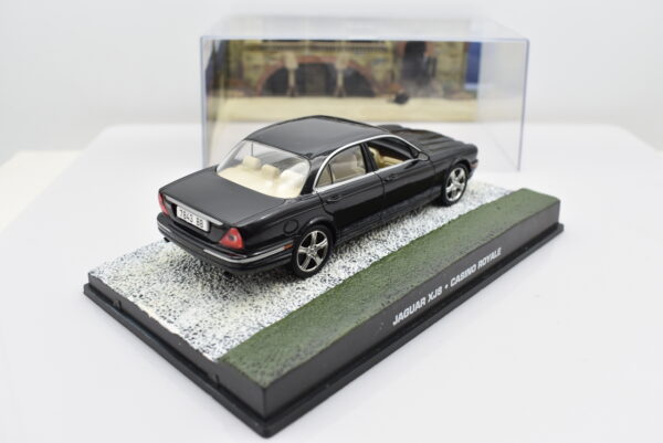 Modellini auto dei film 007 James Bond scala 1:43 JAGUAR XJ8 collezione - Image 3