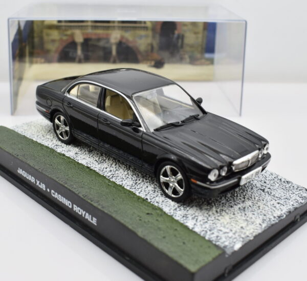 Modellini auto dei film 007 James Bond scala 1:43 JAGUAR XJ8 collezione