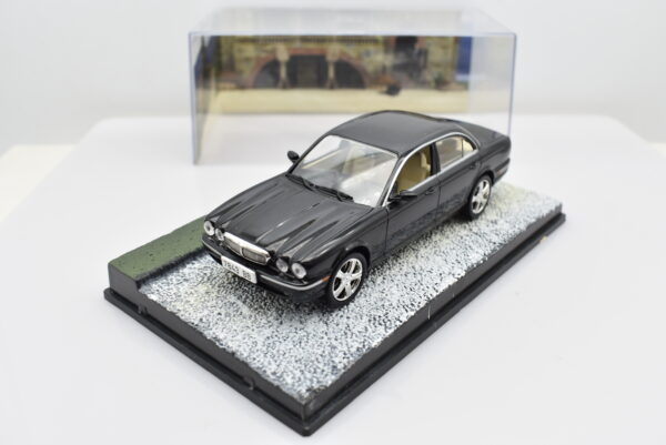 Modellini auto dei film 007 James Bond scala 1:43 JAGUAR XJ8 collezione - Image 5