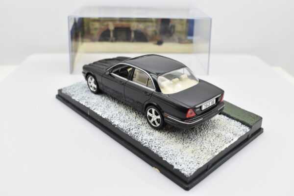Modellini auto dei film 007 James Bond scala 1:43 JAGUAR XJ8 collezione - Image 6