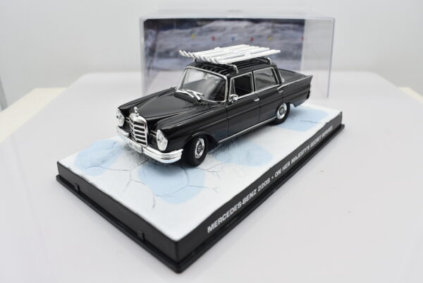 Modellini auto dei film 007 James Bond scala 1:43 MERCEDES BENZ 220S collezione - Image 2