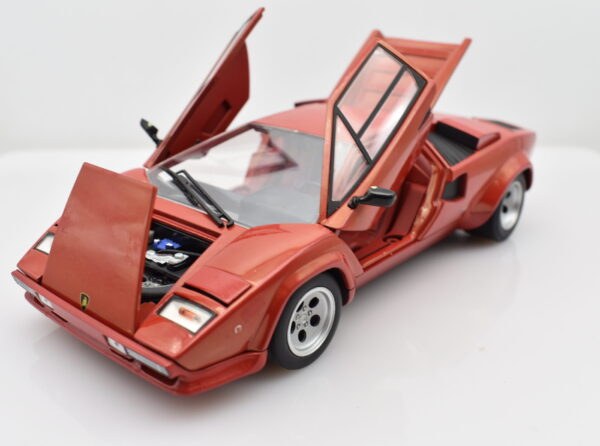 Modellino auto Lamborghini Countach LP 400 S scala 1:24 diecast modellismo da collezione