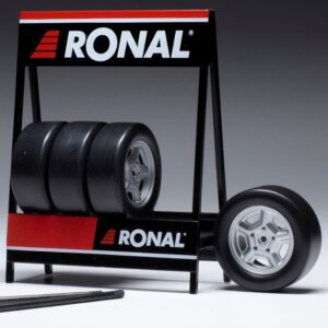 Modellino AUTO Ixo Model SET GOMME RUOTE 4 WHEELS RONALD GM scala 1:18