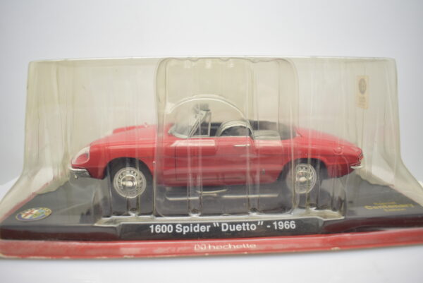 Modellino auto ALFA ROMEO 1600 SPIDER DUETTO scala 1:24 diecast modellismo da collezione - Image 6