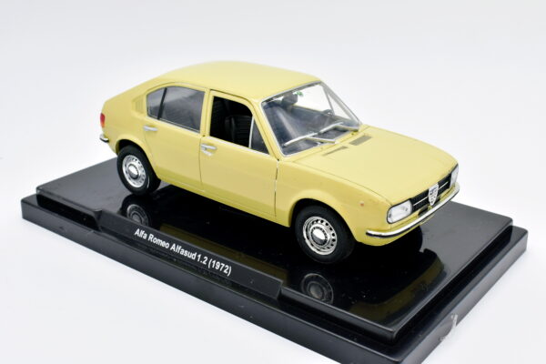 Modellino auto ALFA ROMEO ALFASUD scala 1:24 diecast modellismo collezione - Image 2