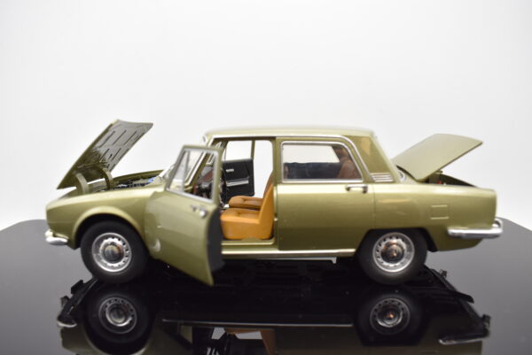 Modellino auto ALFA ROMEO 1750 scala 1:24 diecast modellismo da collezione