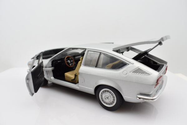 Modellino auto ALFA ROMEO ALFETTA GT scala 1:24 diecast modellismo da collezione - Image 7