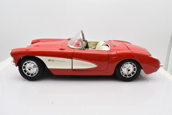 Modellino auto scala 1:18 CHEVROLET CORVETTE burago modellismo da collezione - Image 2