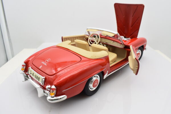 Modellino auto scala 1:18 MERCEDES BENZ 190 SL diecast modellismo da collezione - Image 4
