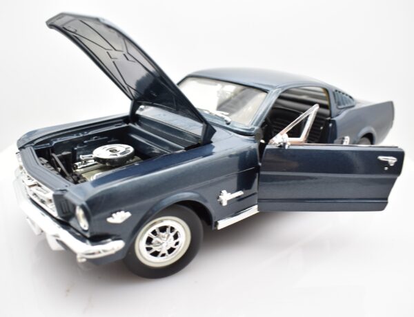 Modellino auto scala 1:18 FORD MUSTANG diecast modellismo da collezione - Image 2