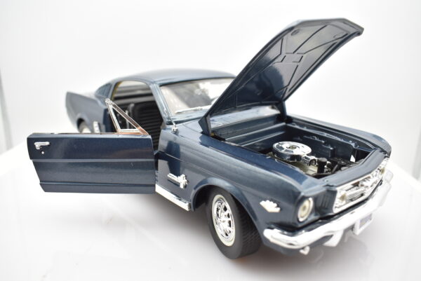 Modellino auto scala 1:18 FORD MUSTANG diecast modellismo da collezione
