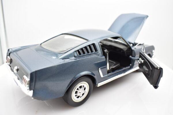 Modellino auto scala 1:18 FORD MUSTANG diecast modellismo da collezione - Image 5