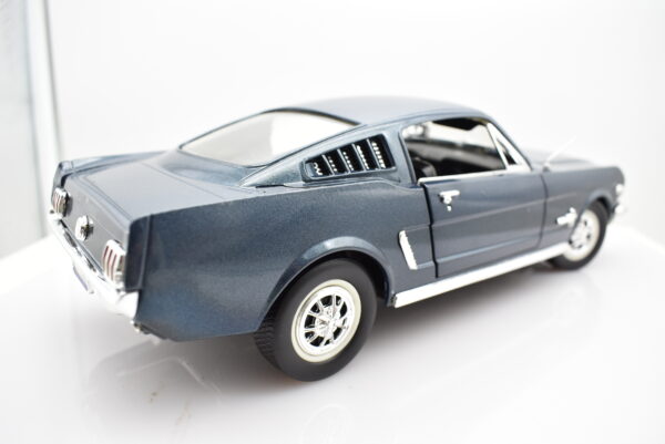 Modellino auto scala 1:18 FORD MUSTANG diecast modellismo da collezione - Image 6