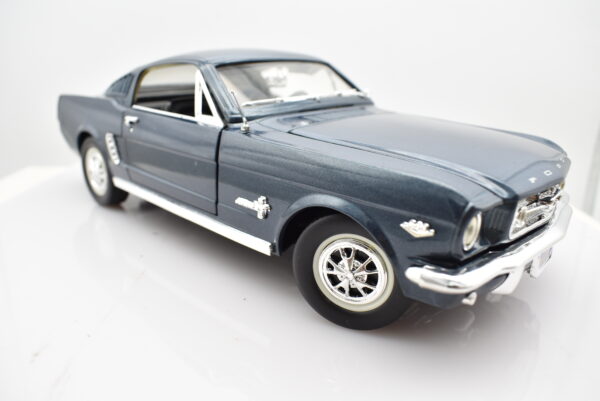 Modellino auto scala 1:18 FORD MUSTANG diecast modellismo da collezione - Image 7