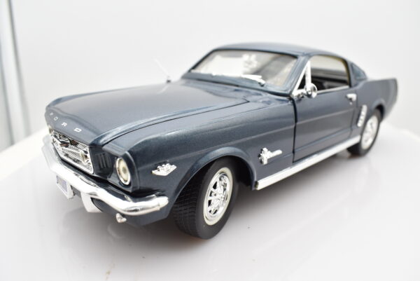 Modellino auto scala 1:18 FORD MUSTANG diecast modellismo da collezione - Image 8