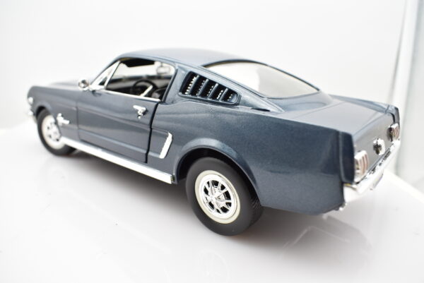 Modellino auto scala 1:18 FORD MUSTANG diecast modellismo da collezione - Image 9
