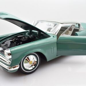 Modellino auto scala 1:18 STUDEBAKER STARLINER diecast modellismo da collezione