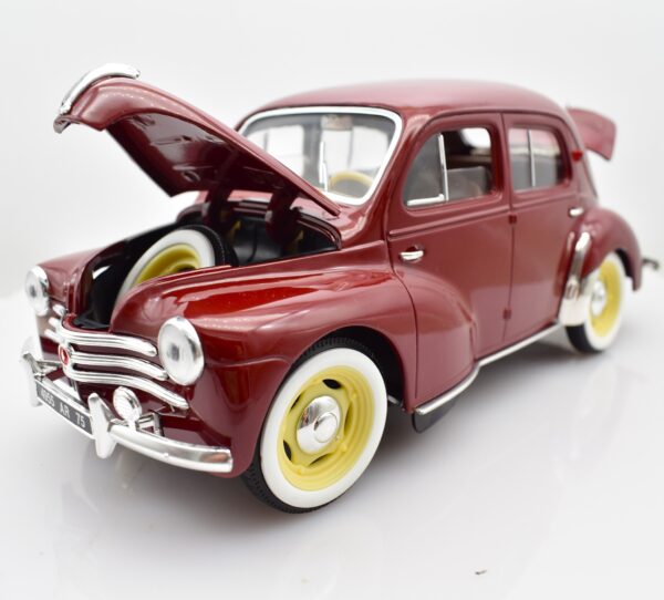 Modellino auto scala 1:18 RENAULT 4 CV diecast modellismo da collezione