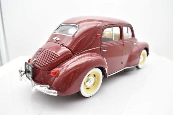 Modellino auto scala 1:18 RENAULT 4 CV diecast modellismo da collezione - Image 6
