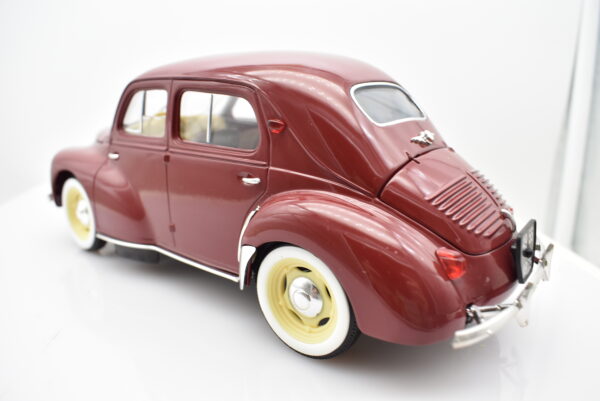 Modellino auto scala 1:18 RENAULT 4 CV diecast modellismo da collezione - Image 9