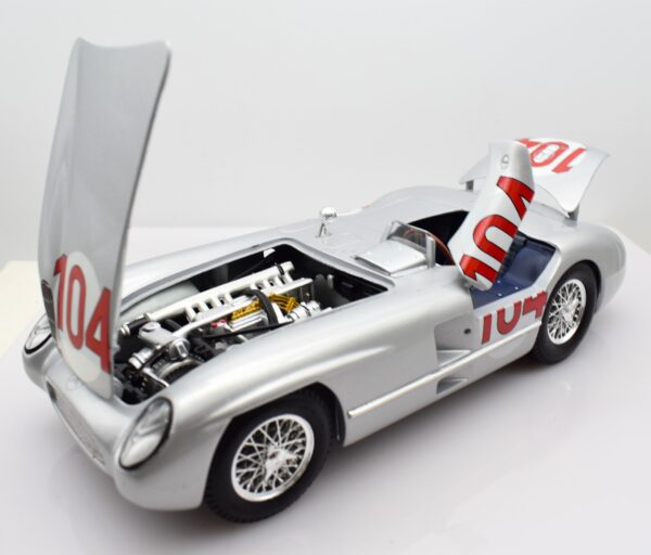 Modellino auto scala 1:18 MERCEDES BENZ 300 SLR diecast modellismo da collezione