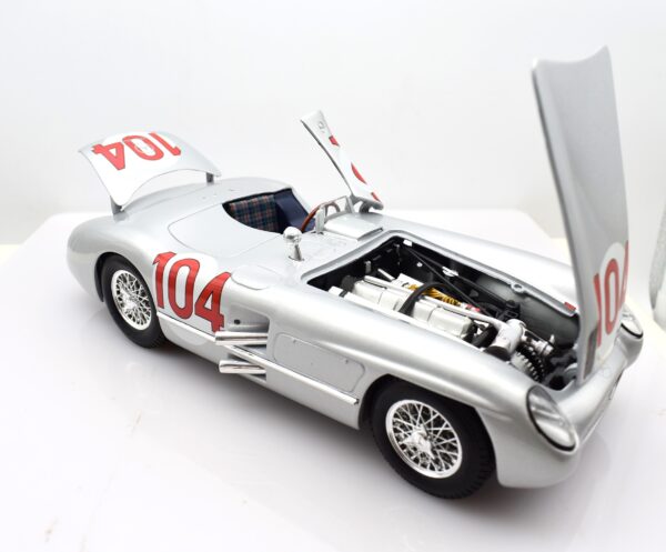Modellino auto scala 1:18 MERCEDES BENZ 300 SLR diecast modellismo da collezione - Image 4