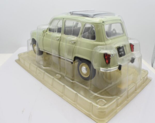 Modellino auto scala 1:18 RENAULT 4 L diecast modellismo da collezione - Image 2