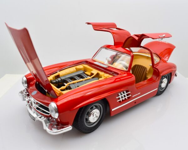 Modellino auto scala 1:18 MERCEDES BENZ 300 SL diecast modellismo da collezione