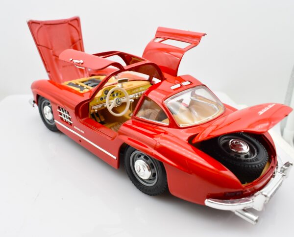 Modellino auto scala 1:18 MERCEDES BENZ 300 SL diecast modellismo da collezione - Image 3