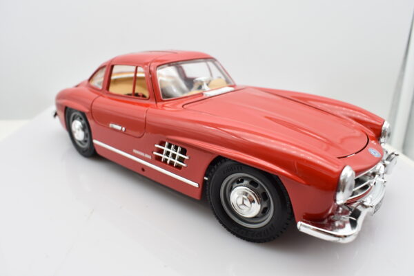 Modellino auto scala 1:18 MERCEDES BENZ 300 SL diecast modellismo da collezione - Image 6