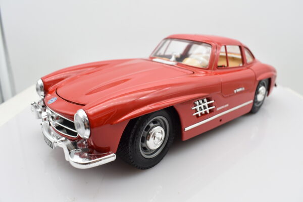 Modellino auto scala 1:18 MERCEDES BENZ 300 SL diecast modellismo da collezione - Image 7