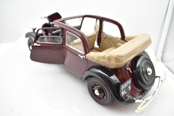 Modellino auto scala 1:18 CITROEN TRACTION TYPE 11 B diecast modellismo da collezione - Image 3