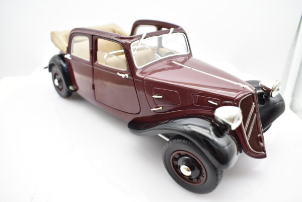 Modellino auto scala 1:18 CITROEN TRACTION TYPE 11 B diecast modellismo da collezione - Image 7