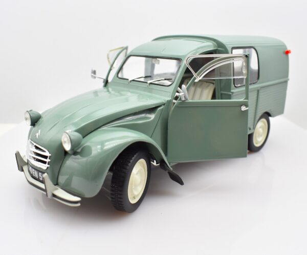 Modellino auto scala 1:18 CITROEN 2 CV CAMIONETTE diecast solido collezione