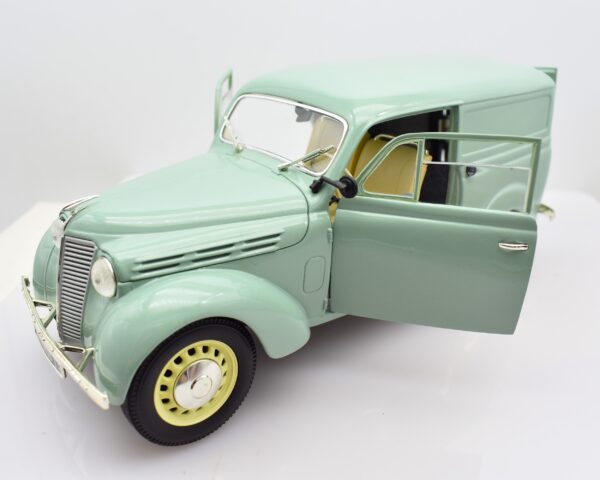 Modellino auto scala 1:18 renault juvaquatre CAMIONETTE diecast modellismo epoca