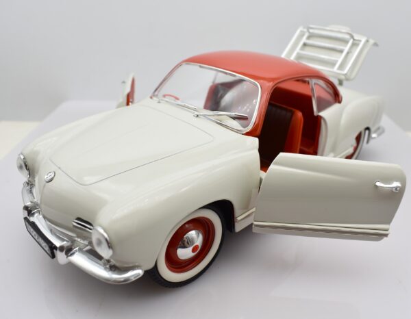 Modellino auto scala 1:18 VW KARMANN GHIA diecast modellismo da collezione