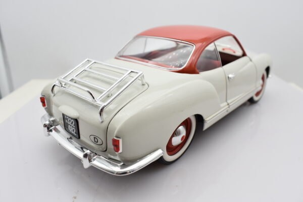 Modellino auto scala 1:18 VW KARMANN GHIA diecast modellismo da collezione - Image 4