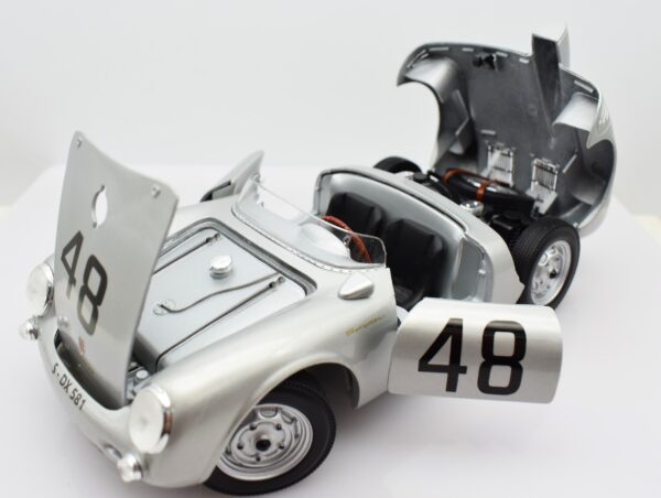 Modellino auto scala 1:18 PORSCHE 550 A SPYDER diecast modellismo da collezione